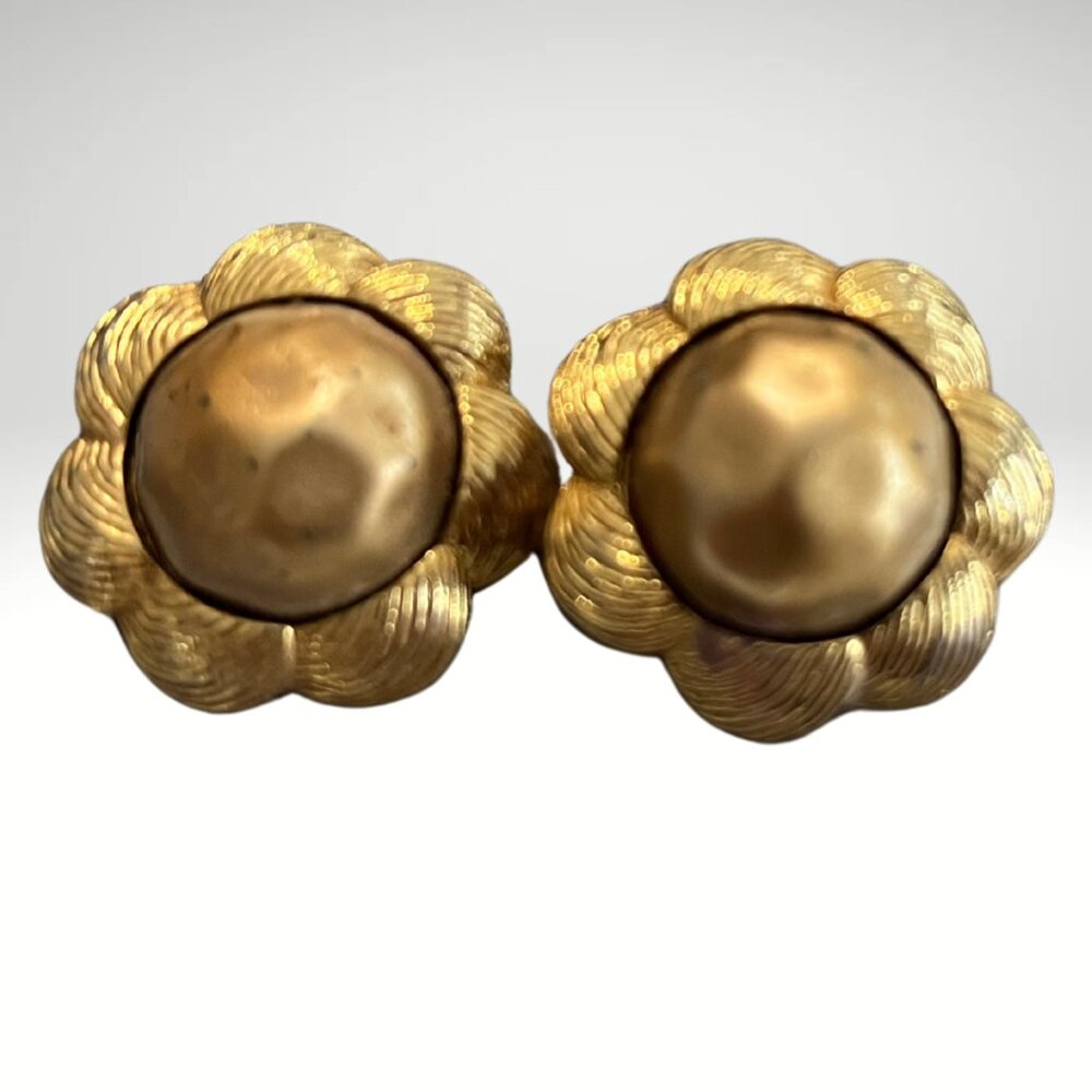 1980s Vintage Gold Toned Daisy Statement Clip On Earrings, Boho, Retro